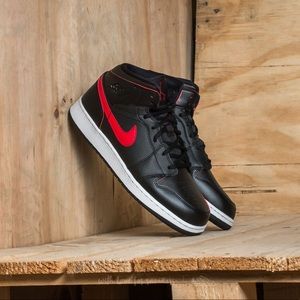 Air Jordan Mid 1 BG red and black